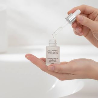 Hydrating Ampulle auf Handjpg 1